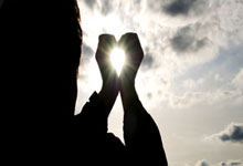 海星体育官网：加盟法拉利后首试战车 哈密尔顿：车队准备就绪冲冠.